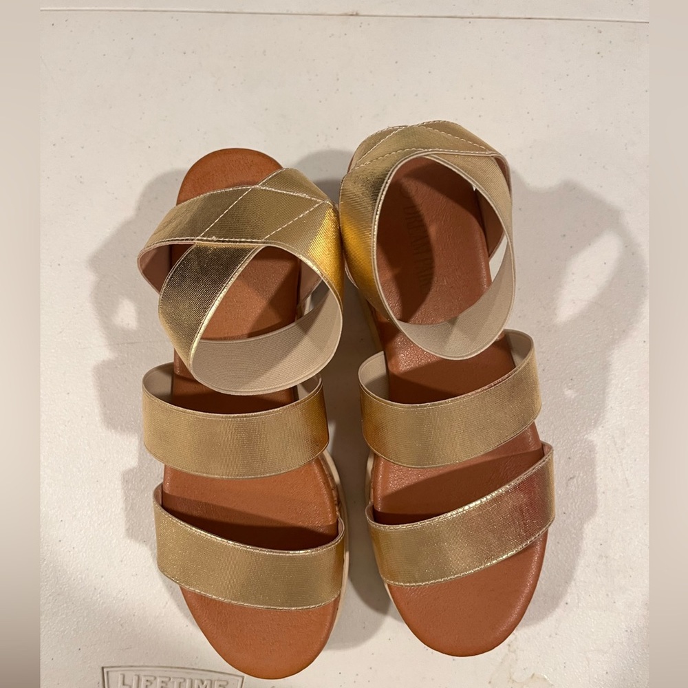 Dreams Pairs gold sandals